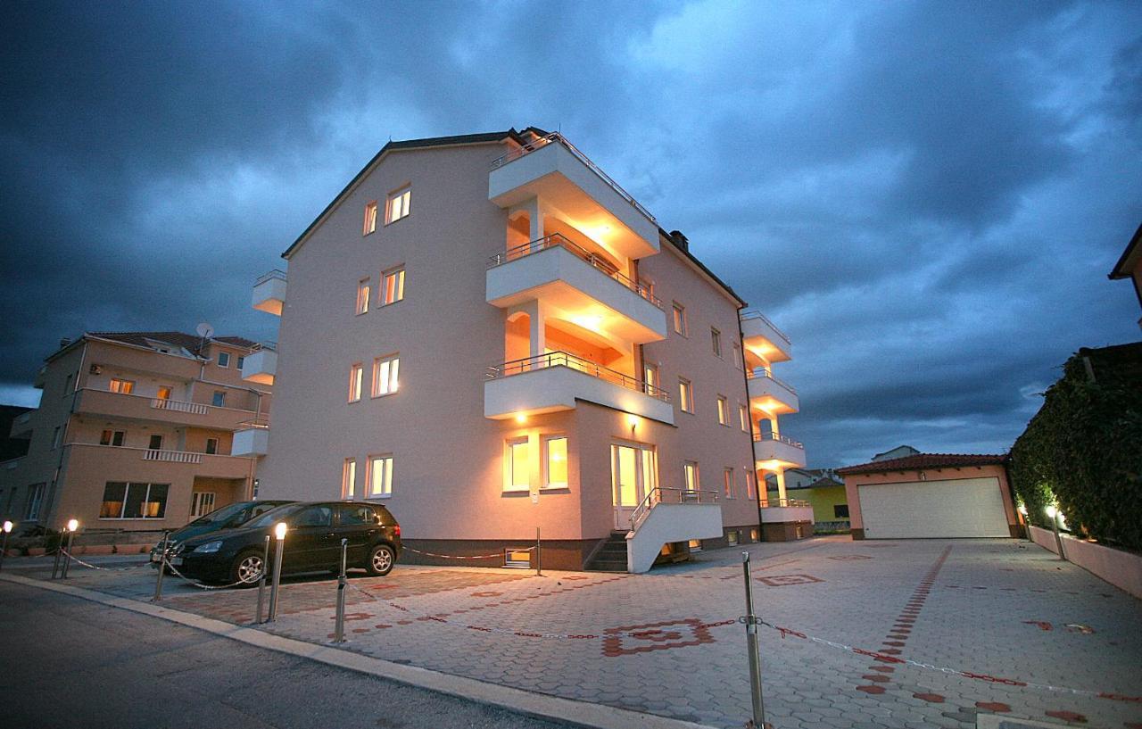 Apartament Bili *